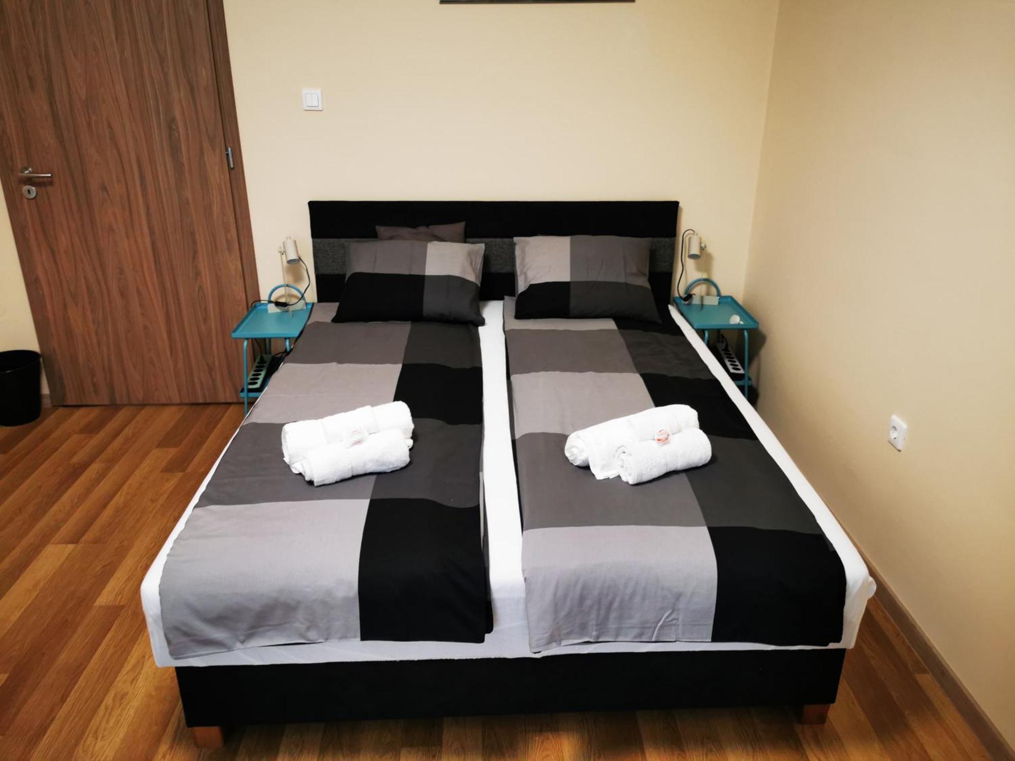 Central Park Apartman Szekszárd Exteriör bild