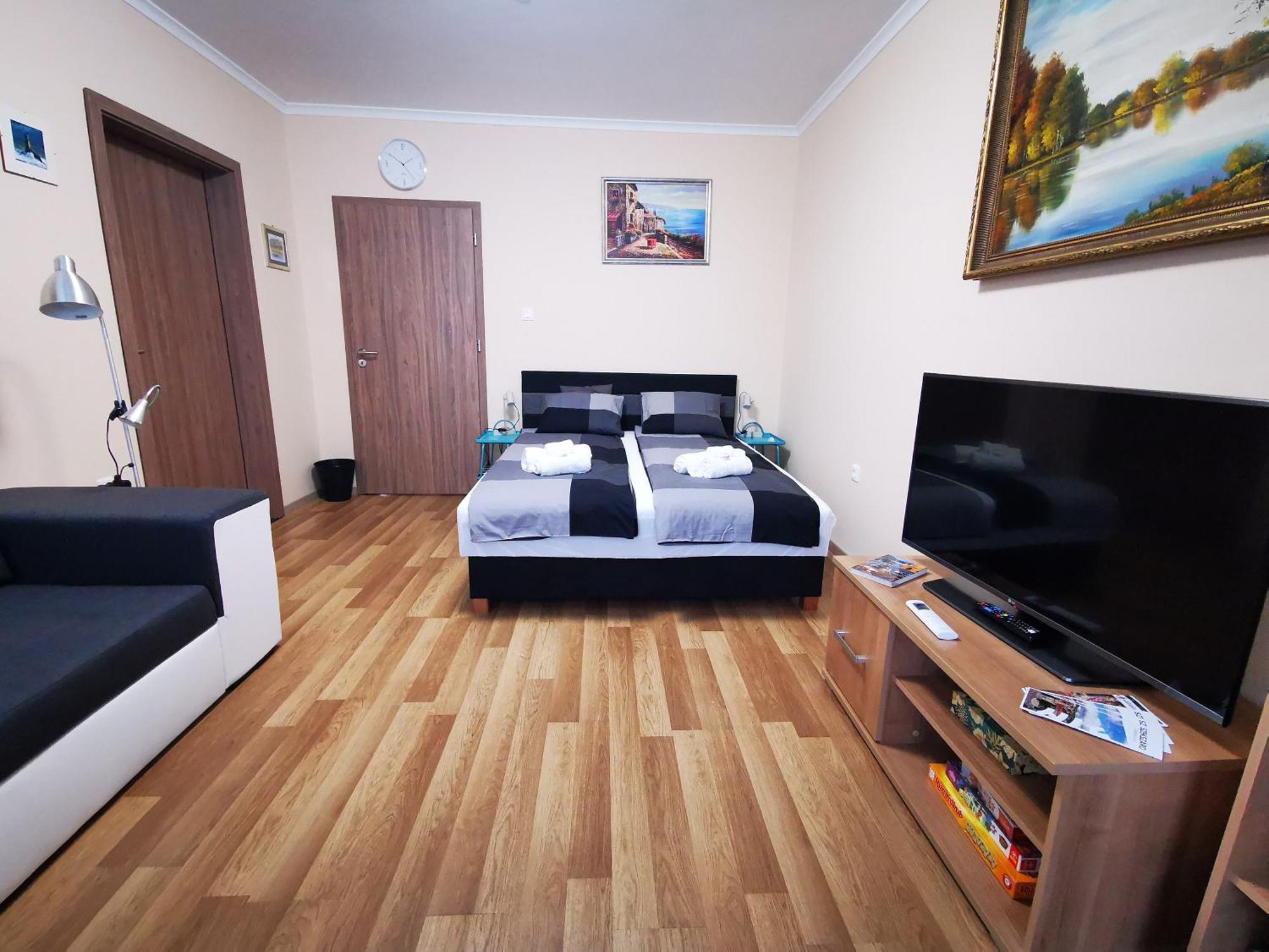 Central Park Apartman Szekszárd Exteriör bild